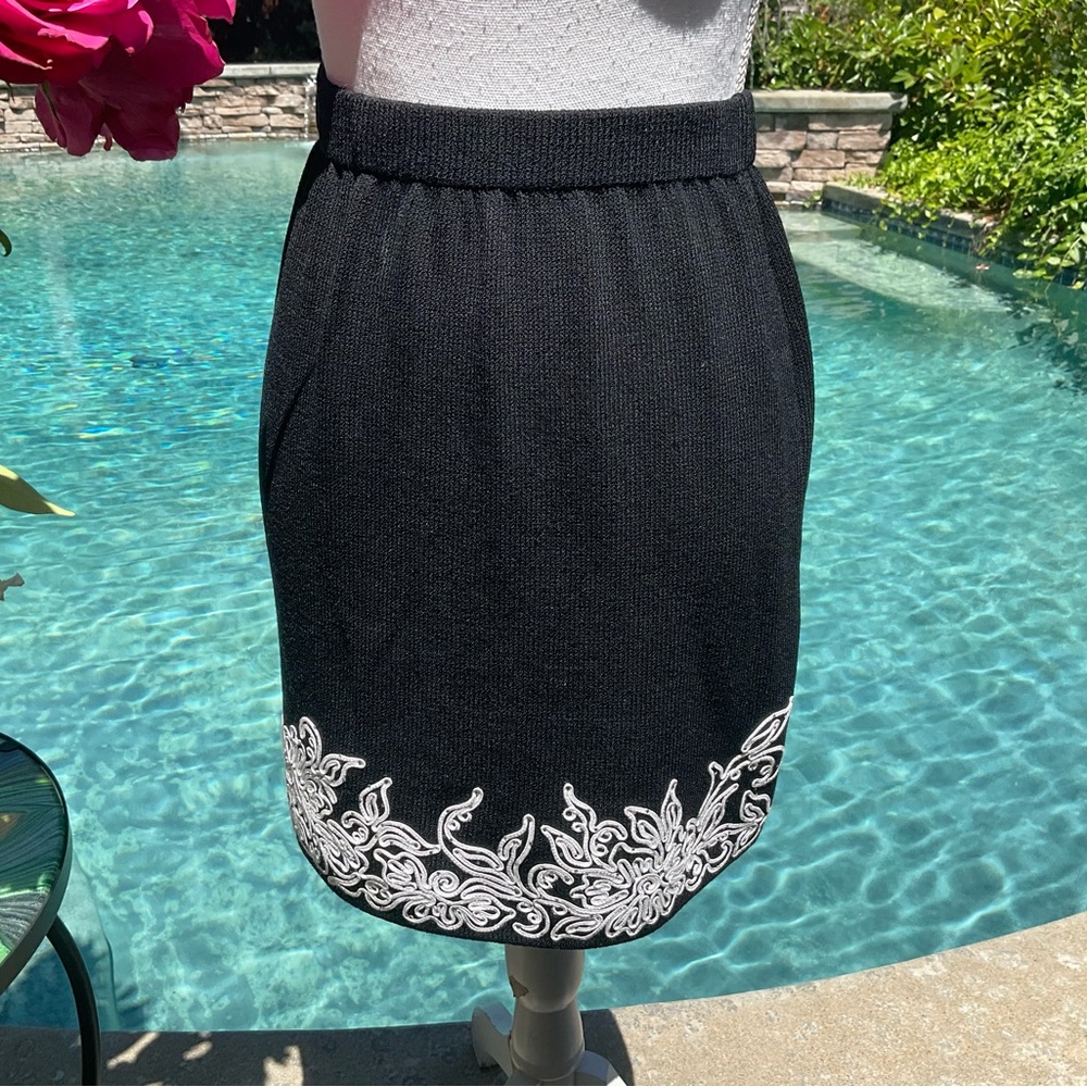 St John Evening Sz 2 Abstract Floral Paillette Sequin Rhinestone Skirt for suit